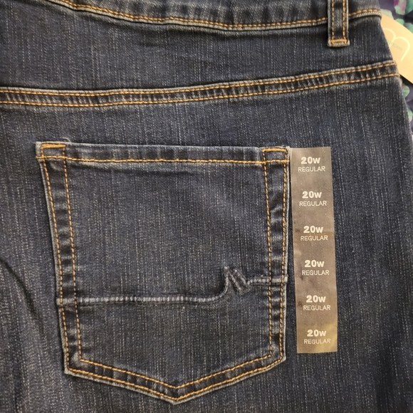 Maurices High Rise Curvy Jeans - Picture 5 of 6